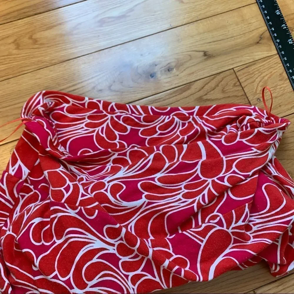 H&M Rayon two tone red/pink + white outlined flowers sz 10 + summer + casual